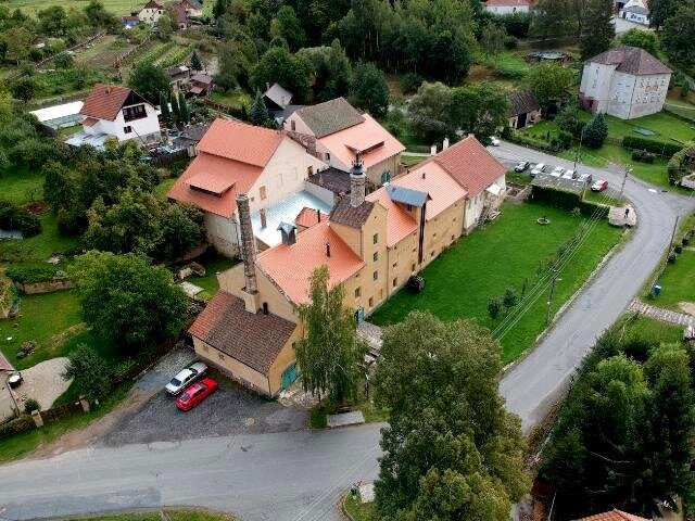 Letecký pohled na Parostrojní pivovar v Lobči. | Spolek pro pivovar v Lobči | Všechna práva vyhrazena