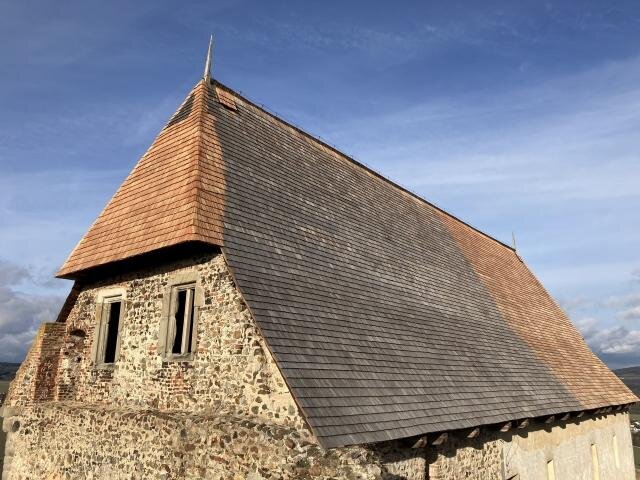 Státní hrad Točník – oprava šindelové střechy | FOTO: Lukáš Kačer | Všechna práva vyhrazena