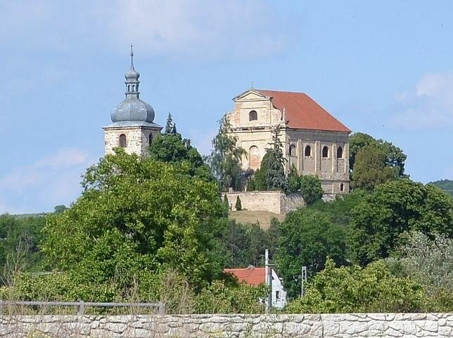 Zahořany, kostel Nejsvětější Trojice se zvonicí | Foto: Sefjo - Wikimedia Commons | Licence: CC-BY-SA 3.0
