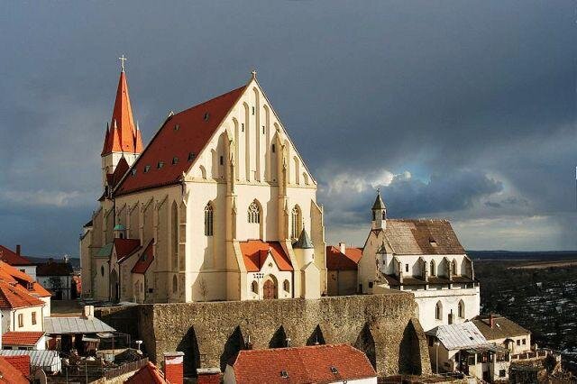 Kostel sv. Mikuláše a Svatováclavská kaple Znojmo | Autor: che – Wikimedia Commons | Licence: Uveďte autora – Zachovejte licenci 3.0 Česko