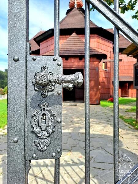Velké Karlovice, hřbitov s kostelem a farou – detail kované kliky dle původního originálu | Foto: Roman Křenek | Licence: Všechna práva vyhrazena