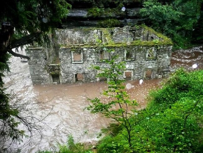 Dolský mlýn při povodních 2010 | Občanské sdružení pro záchranu a konzervaci kulturní památky Dolský mlýn | Všechna práva vyhrazena