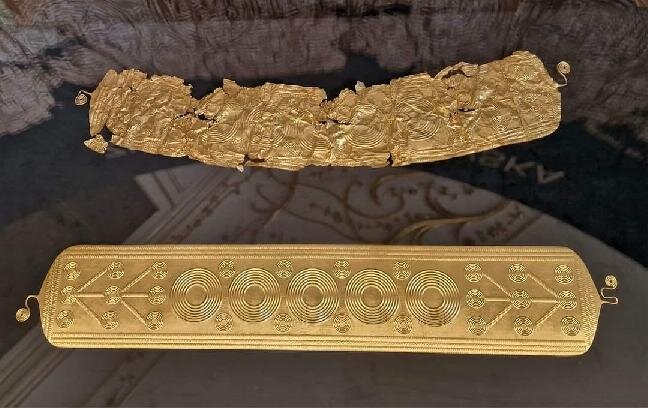Brno, Archeologický ústav AV ČR – rekonstrukce čelenky z doby bronzové z Opavska pro Muzeum Bruntál (Cu galvanoplastika – subdodávka) | Foto: AÚ AV ČR Brno | Licence: Všechna práva vyhrazena