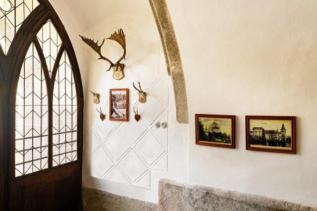 Blatná, zámek – v rámci rekonstrukce interiérů bylo nainstalováno 60 porcelánových vypínačů a zásuvek. | FOTO: KATY PATY | Všechna práva vyhrazena