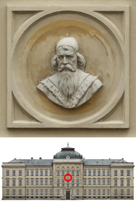 Základní škola Žižkov v Kutné hoře, ukázka detailu busty J. A. Komenského na celkovém ortopohledu fasády | Foto: Martin Bartoš | Licence: Všechna práva vyhrazena