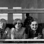 Bauhausfrauen Weberinnen am Fenster | © Ursula Kirsten