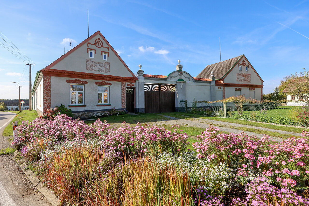 Záluží u Vlastiboře, venkovská usedlost čp. 12, úprava pojetí fasády průčelí z roku 1928 | © David Peltán