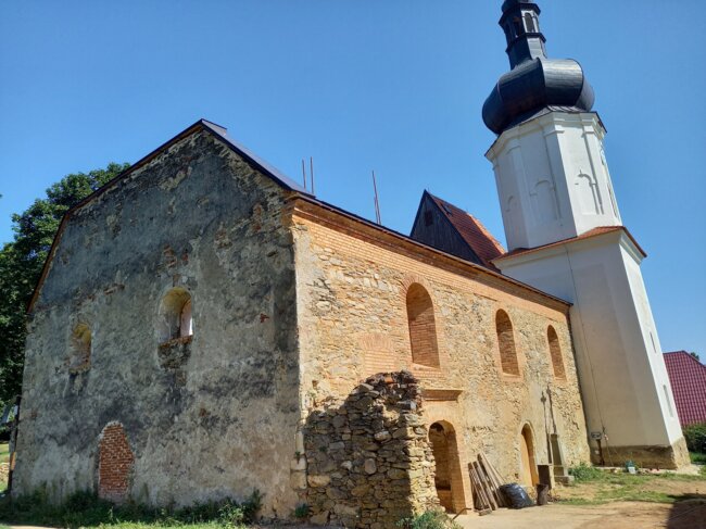 Dosud byla zcela obnovena věž včetně vnitřních konstrukcí. V roce 2023 byly instalovány nové věžní hodiny s mechanickým strojem a v roce 2024 se vrátily do věže zvony. | © Ivo Dubský