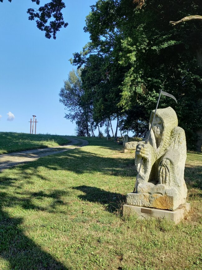 Zrenovovány byly i sochy u kostela. | © Ivo Dubský