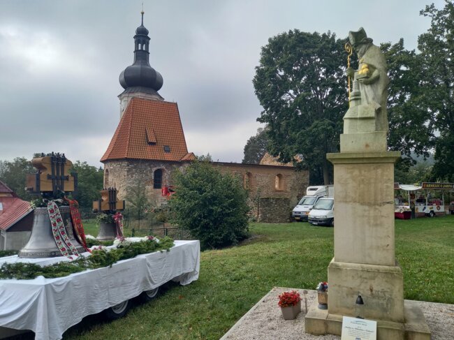 Spolek upravil širší okolí svatostánku včetně sochařské a další výzdoby. | © Ivo Dubský