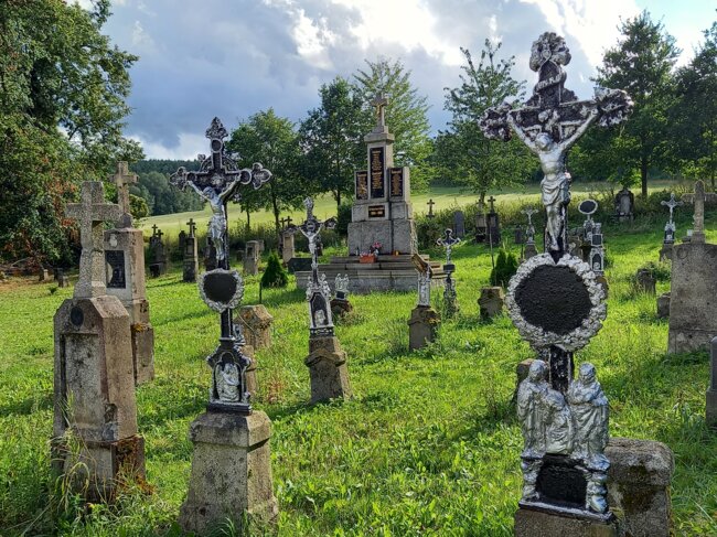 Spolku se podařilo obnovit také historický hřbitov u kostela. | © Ivo Dubský