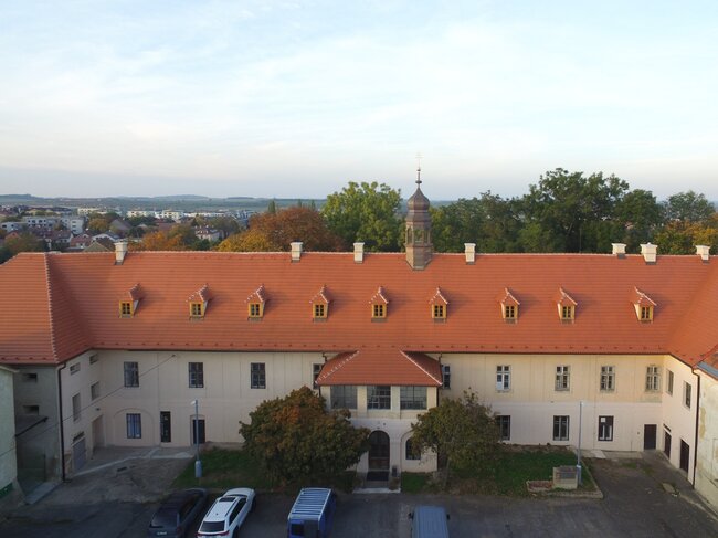 © STŘECHY VRŇATA & ŽÁČIK