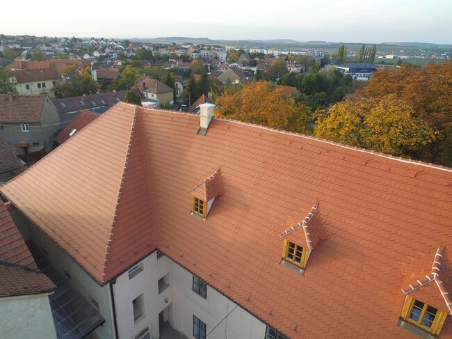 © STŘECHY VRŇATA & ŽÁČIK