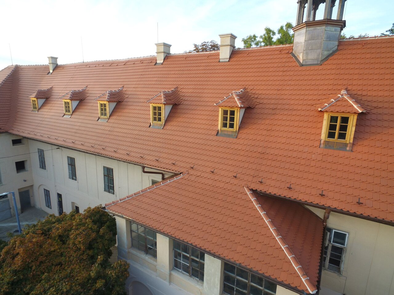 © STŘECHY VRŇATA & ŽÁČIK