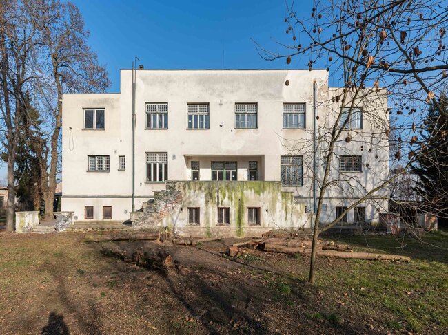 Čelní pohled na fasádu | © Hrušovany u Brna