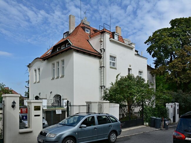 Rodinný dům Dr. Fialy z roku 1905 od architekta Otakara Novotného. | © Gampe