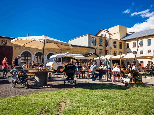 Areál Fabrika 1861 je pro veřejnost otevřený každý víkend a stává se oblíbenou zastávkou návštěvníků sousedící Riegrovy stezky. | © FABRIKA 1861 s.r.o.