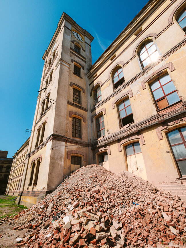 Nová přádelna s hodinovou věží Ludmila na začátku rekonstrukce | © FABRIKA 1861 s.r.o.