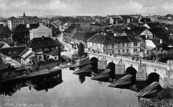 Písek, západní předpolí gotického mostu na Pražském Předměstí; před rokem 1941 (ilustrační foto z on-line encyklopedie Karla Kuči) | © sbírka Jiřího Fiedlera