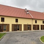 Kulturní centrum vzniklo z původních hospodářských budov dříteňského zámku.