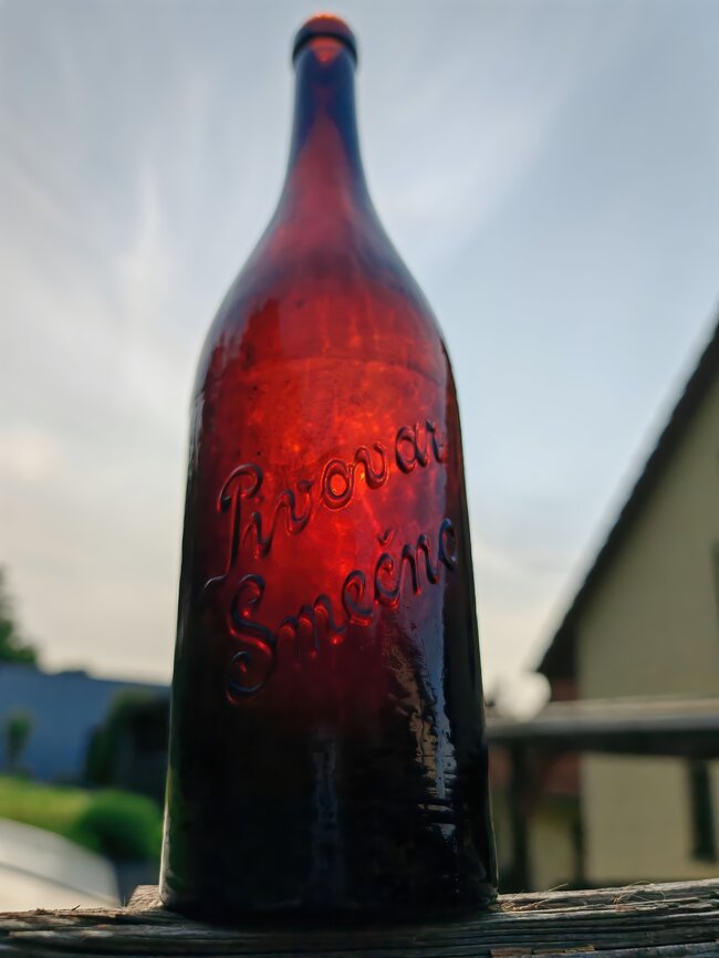 Ukázka první lahve smečenského piva | © Pivovar Smečno