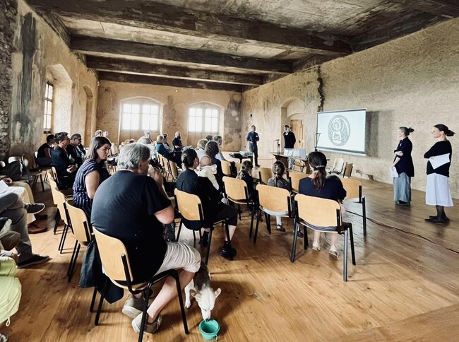 Konference o Podlipnických kostelech na lipnickém hradě roku 2022. | © Josef Faktor