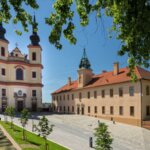 Hlavní budova muzea v sousedství piaristického chrámu | © Regionální muzeum v Litomyšli