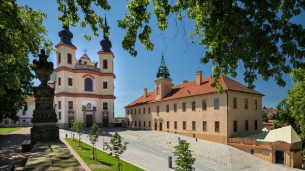Hlavní budova muzea v sousedství piaristického chrámu | © Regionální muzeum v Litomyšli