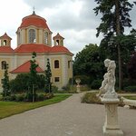 Pohled od vodního kanálu ke kapli sv. Anny | © Blanka Švarcová