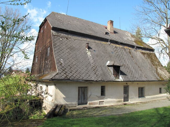 Unikátní památkově chráněný objekt vodního mlýna v Petrovicích pochází z první poloviny 15. století. | © Kraj Vysočina