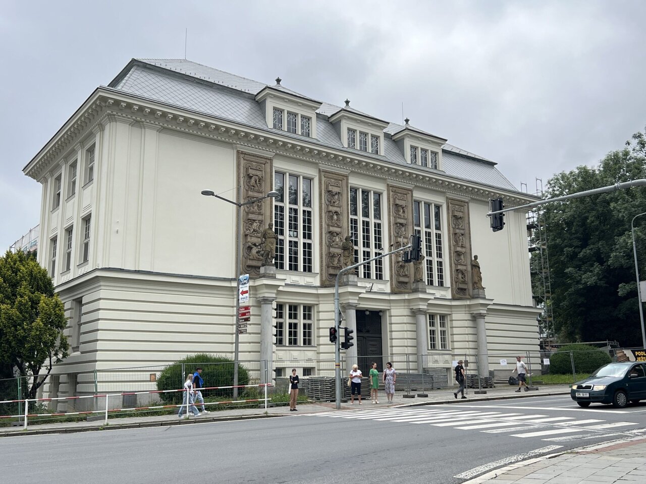 Hlavní průčelí budovy po rekonstrukci | © Moravskoslezský kraj