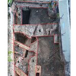 Pohled z ptačí perspektivy na archeologické naleziště v Kamenné ulici v Chebu. | © Barbora Jančulová, úprava Martin Plevný a Michal Beránek