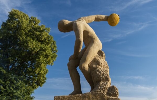 Socha antického atleta Diskobola od akademického sochaře Martina Poláka z roku 1933 | © Město Jevíčko