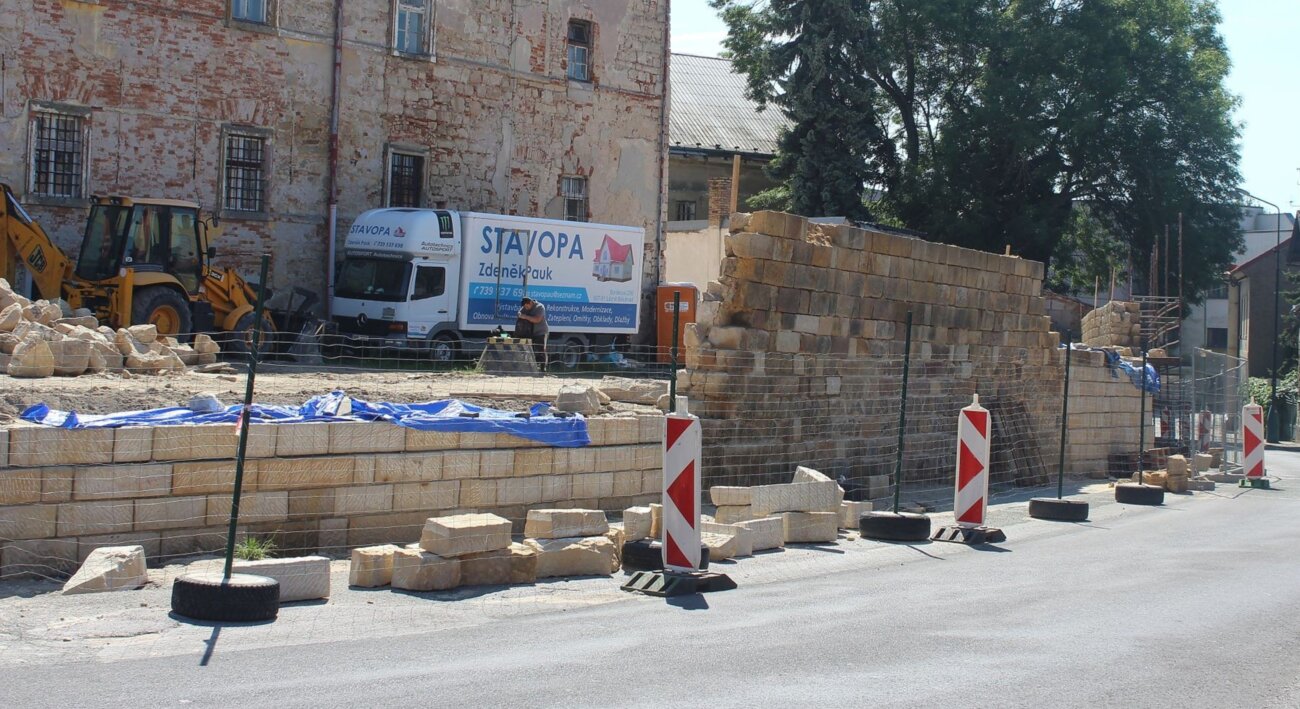 Ohradní zeď u jezuitské koleje při ulici Na Hrádku | © Město Jičín