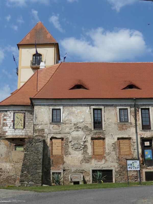 Zámek Poběžovice byl v roce 2024 prohlášen za národní kulturní památku a otevřel své brány v omezeném režimu i návštěvníkům. | © Zámek Poběžovice