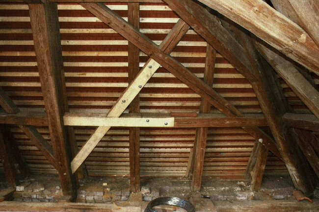 Obnovená část krovové konstrukce | © Archiv Sdružení historických sídel Čech, Moravy a Slezska