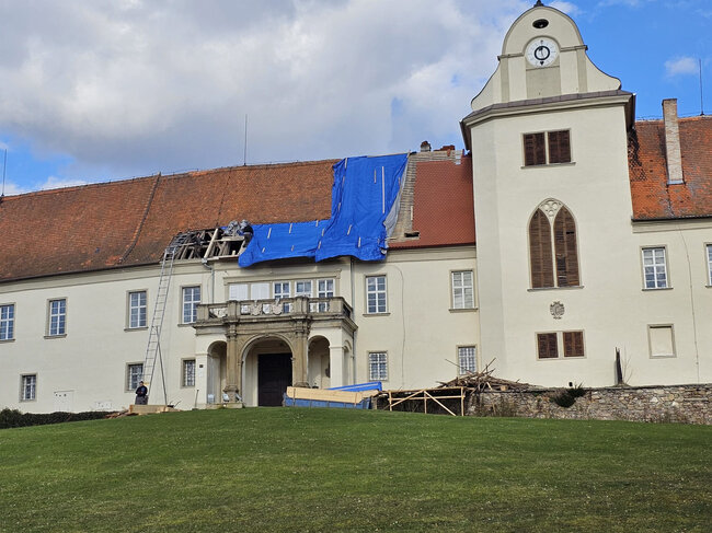 Průběh prací opravy krovu | © Archiv Sdružení historických sídel Čech, Moravy a Slezska