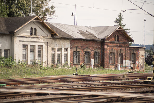 O několik let mladší přístavba nádražní budovy | © Zdeněk Modlitba