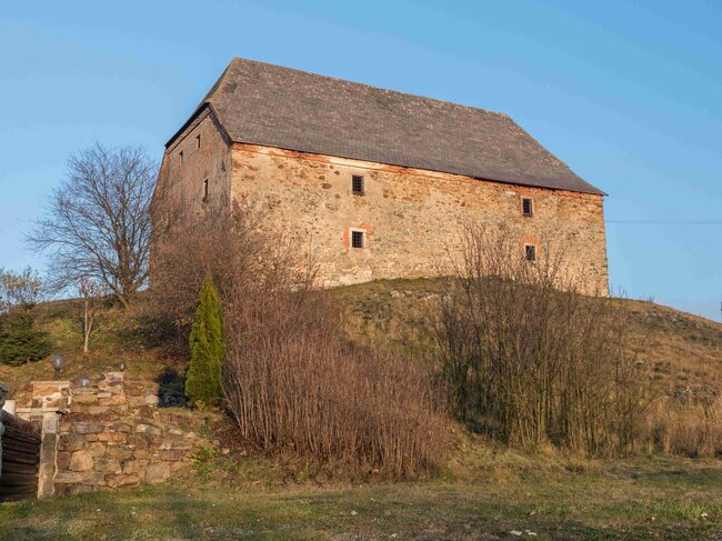 Opevnění bývalé tvrze v Železných Horkách na Havlíčkobrodsku | © Národní památkový ústav
