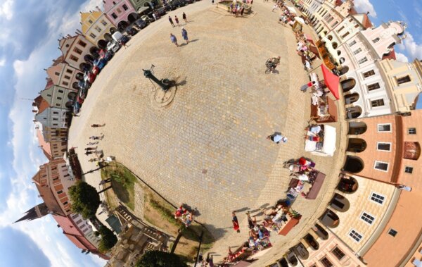 Stereografický pohled na náměstí Zachariáše z Hradce v Telči | © Virtual panorama