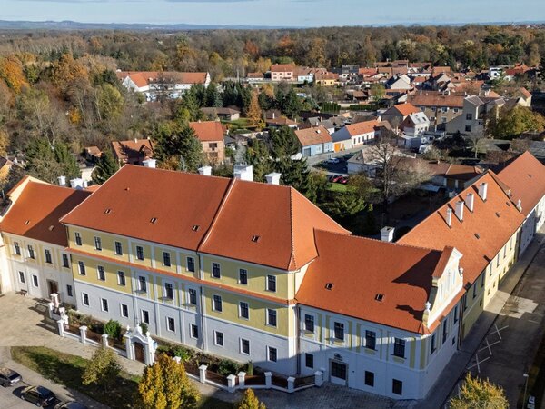 Obnovený areál domova pro seniory se základy bratrské školy, kterou navštěvoval mimo jiné Jan Ámos Komenský.  | © Archiv společnosti H&B delta (Jan Žamboch)