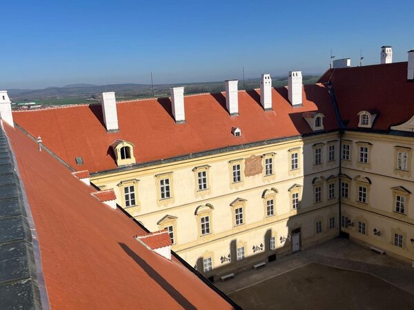 Ve Valticích na státním zámku byla dokončena oprava části střešního pláště, krovů a vikýřů. | © Archiv společnosti H&B delta (Jan Žamboch)