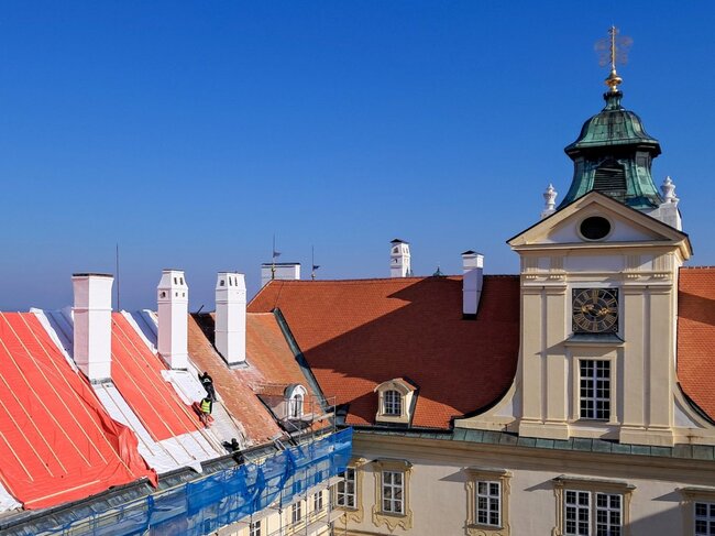 Ve Valticích na státním zámku byla dokončena oprava části střešního pláště, krovů a vikýřů. | © Archiv společnosti H&B delta (Jan Žamboch)