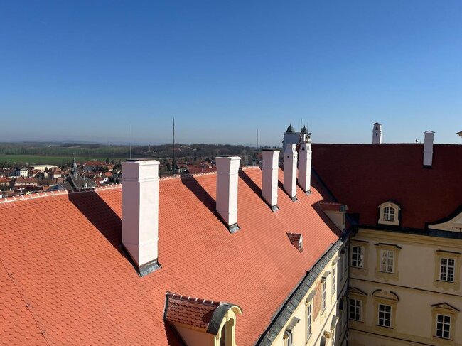 Ve Valticích na státním zámku byla dokončena oprava části střešního pláště, krovů a vikýřů. | © Archiv společnosti H&B delta (Jan Žamboch)