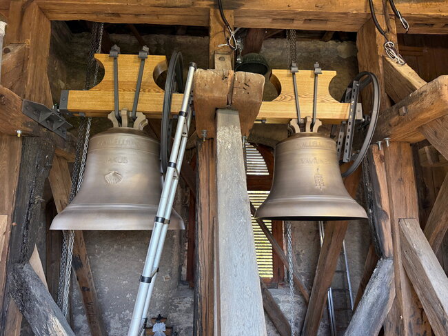 Čerstvě osazené zvony, ještě bez srdcí a bez motorů | © Tomáš Koňařík
