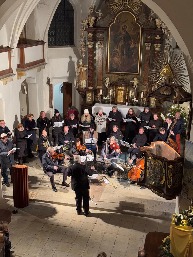 Benefiční koncert v kostele sv. Jakuba v Hostivici – Vánoční mše Jana Jakuba Ryby pod vedením Pavla Svobody | © Tomáš Koňařík