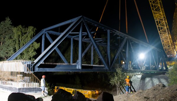 Celkový pohled na konstrukci při jejím stěhování | © Petr Eret