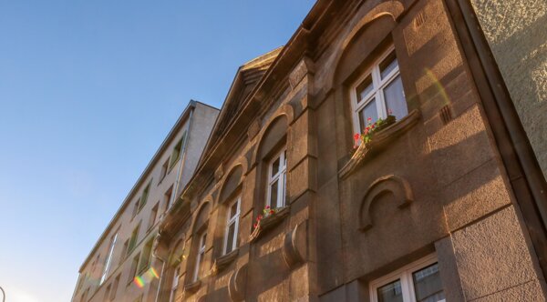 Tábor, Budějovická ulice, bytový důmčp. 1222/15, 1922-1923, příklad rondokubistického domu s fasádou z tvrdé omítky | © David Peltán