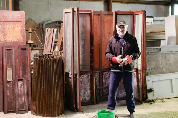 Vladimír Dlesk se svou sbírkou | © Archiv Vladimíra Dleska