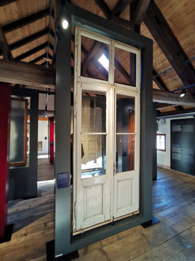 Prosklené rámové dveře, stálá expozice NTM v Plasích | © Lubomír Zeman